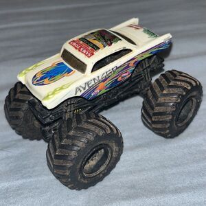 Hot Wheels Monster Jam Truck Avenger White Sam's Town Metal 1/64 Scale - Rare J6